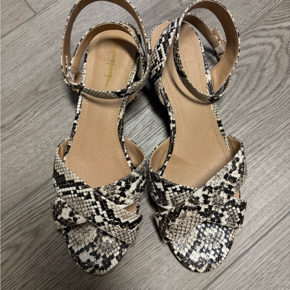 Ann Taylor LOFT Snakeskin Modern Thong Strappy Sandals Sz. 8 Animal Skin